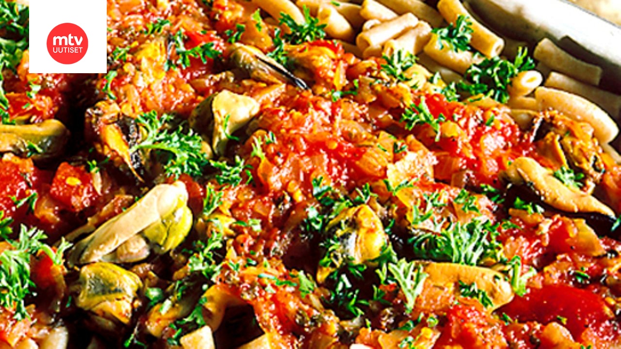 Täysjyväpasta simpukkakastikkeessa