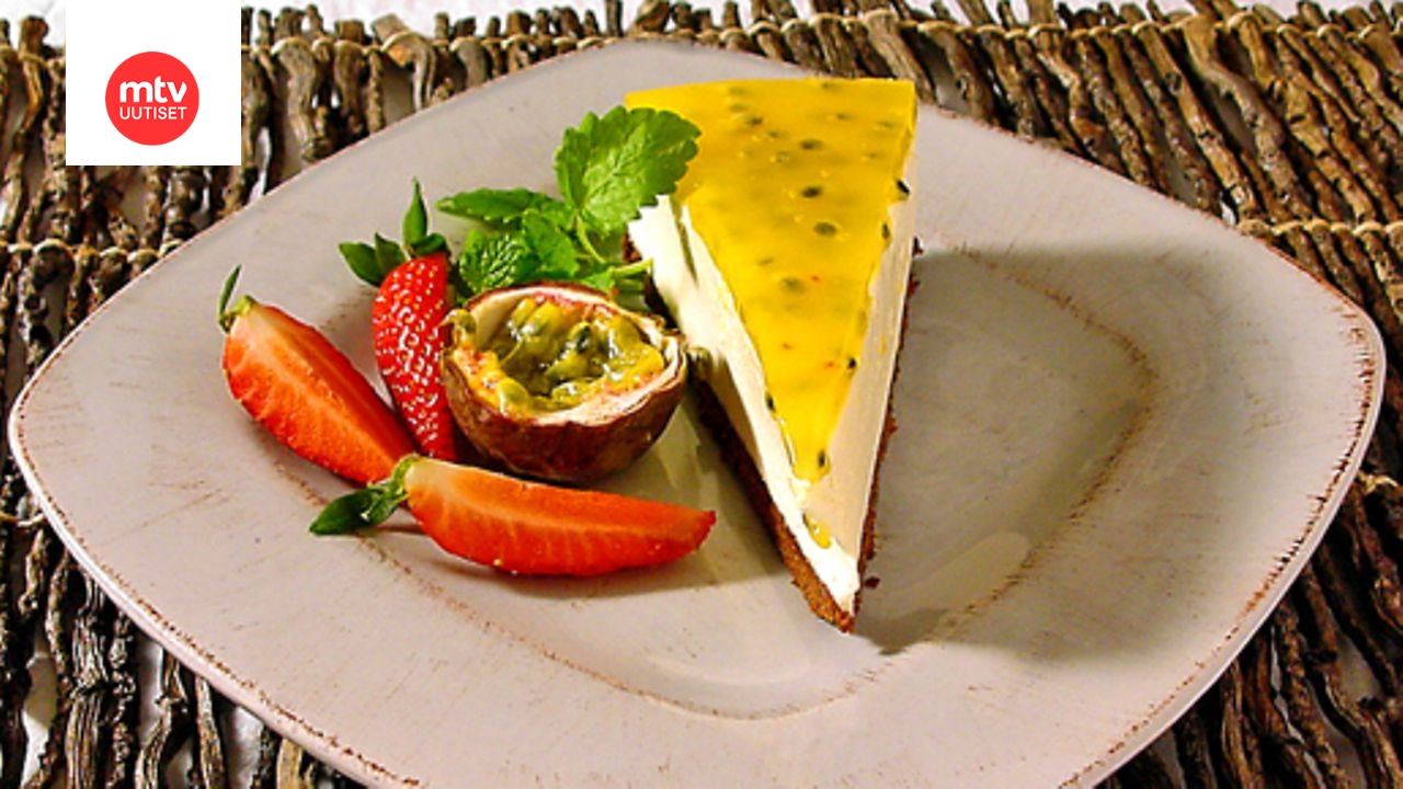 Mascarponetorttu passionhedelmähyytelön kera