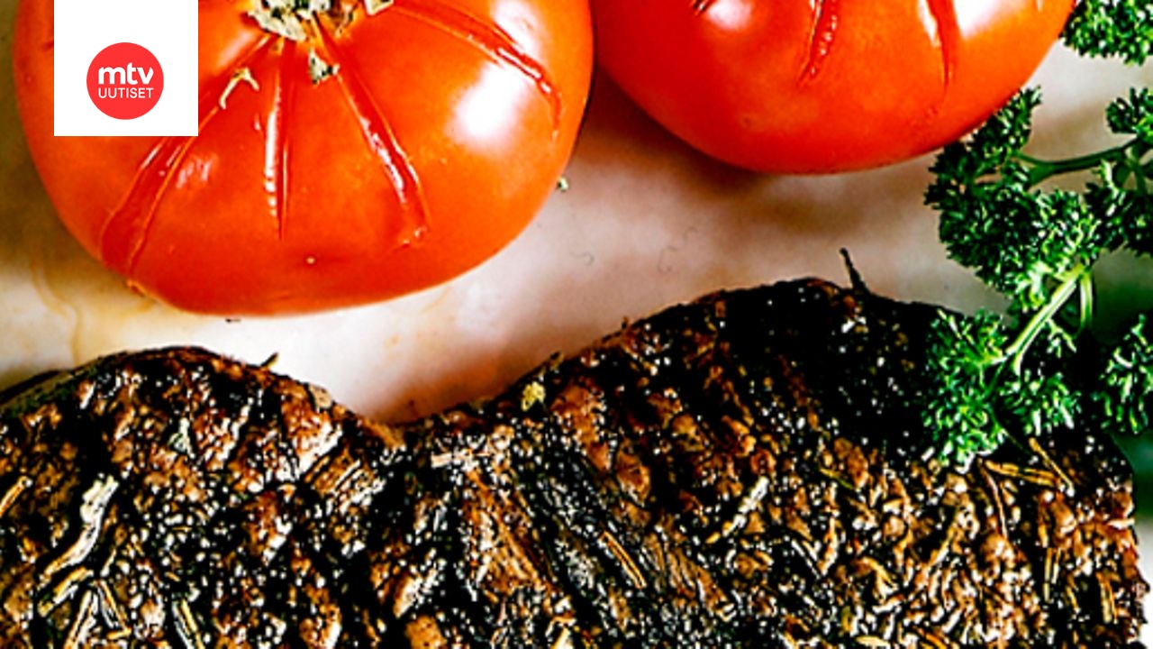 Yrttipihvi grillattujen tomaattien kera