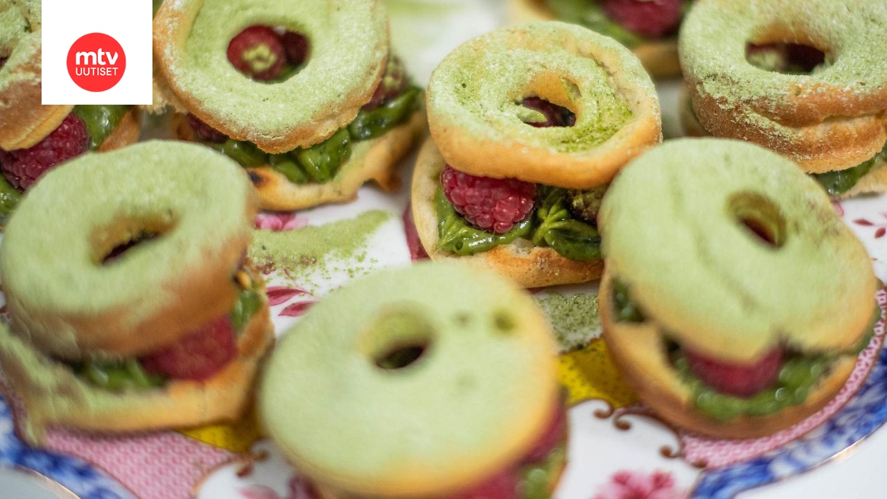 Koko Suomi leipoo: ”Paris-Kyoto” -Paris brestit matcha-vadelmatäytteellä