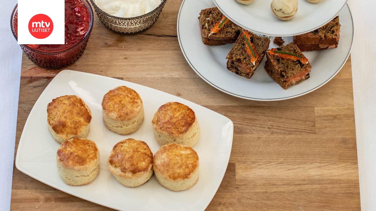 Koko Suomi leipoo: High tea meets laku